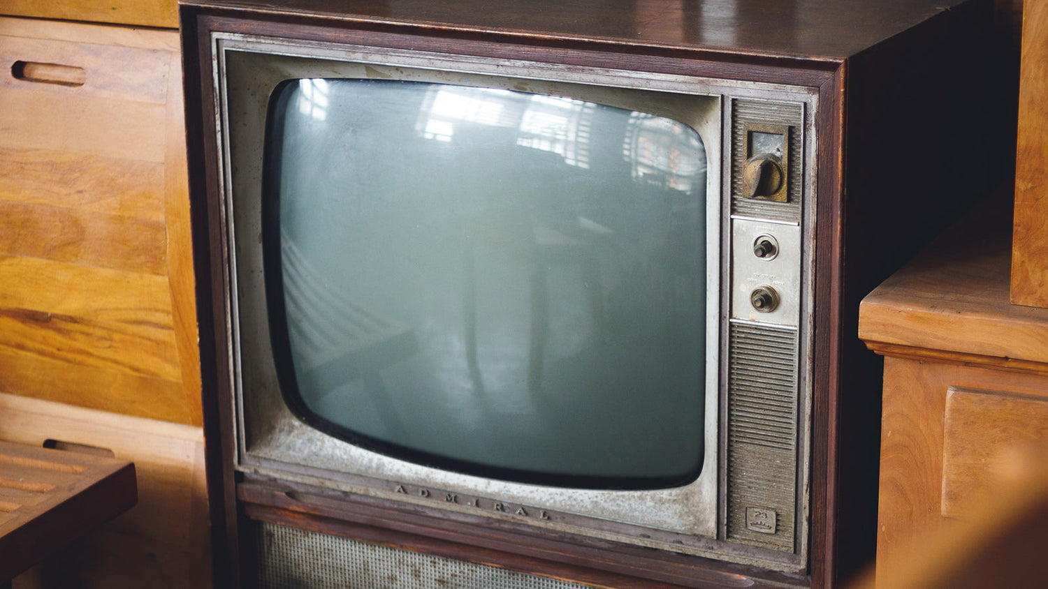Vintage wood console television with a dark screen — appointment viewing nostalgia — The Rad Rewind